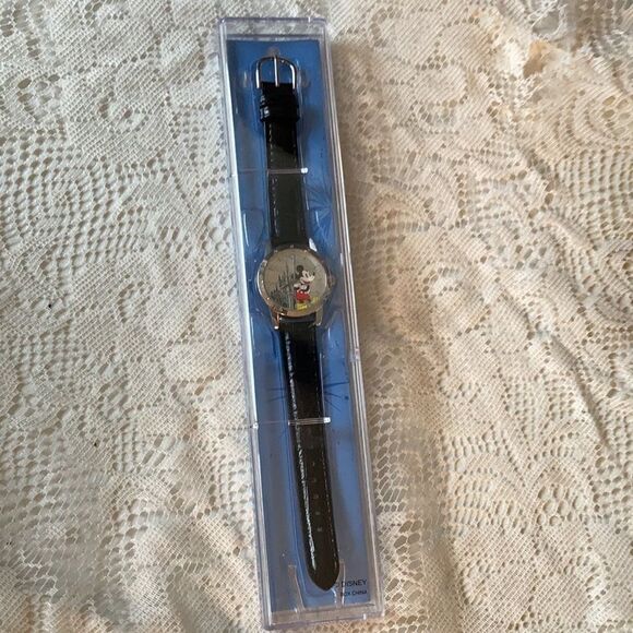 Walt Disney World Limited Release Mickey Watch NWT - Picture 4 of 7